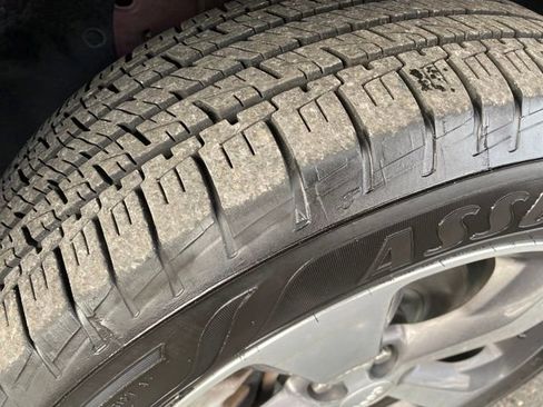 Used 2019 Jeep Cherokee Limited image 21