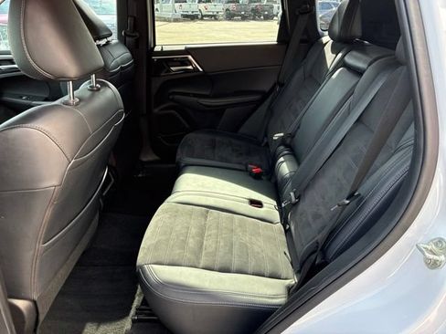 Used 2024 Mitsubishi Outlander SE FWD image 15