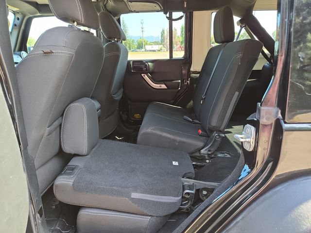 Used 2018 Jeep Wrangler Unlimited Rubicon w/ Cold Weather Group AWD/4WD image 24