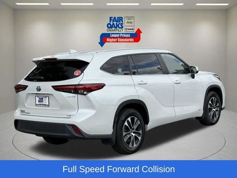Used 2023 Toyota Highlander XLE AWD/4WD image 7
