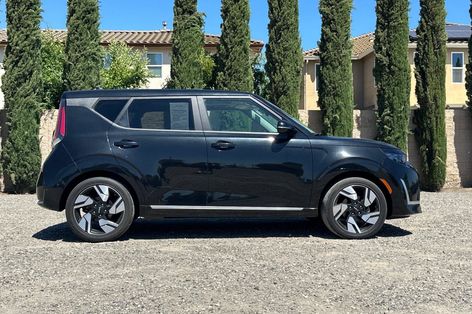 Used 2023 Kia Soul GT-Line FWD image 2