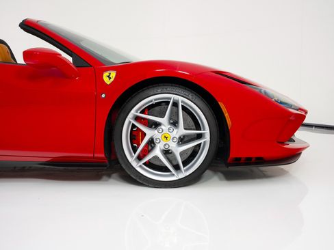 Used 2021 Ferrari F8 Tributo image 15