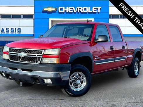 Used 2006 Chevrolet Silverado 2500 W/T w/ Skid Plate Package AWD/4WD image 2