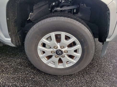 Used 2024 Toyota Tacoma SR5 w/ SR5 Upgrade Package AWD/4WD image 9