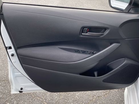 Used 2025 Toyota Corolla LE FWD image 15