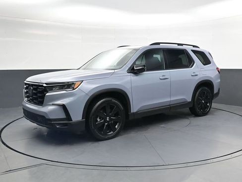 Used 2025 Honda Pilot Black Edition image 8
