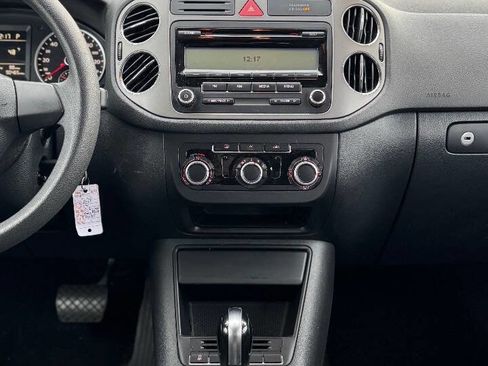 Used 2011 Volkswagen Tiguan S image 13