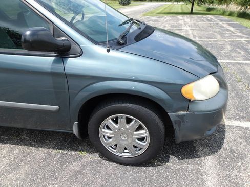 Used 2005 Dodge Caravan SXT w/ Popular Equipment Group image 26