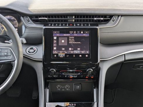 Used 2025 Jeep Grand Cherokee Laredo X w/ Trailer Tow Package image 17