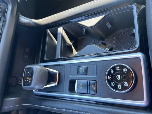 Used 2025 Nissan Pathfinder SL AWD/4WD image 13