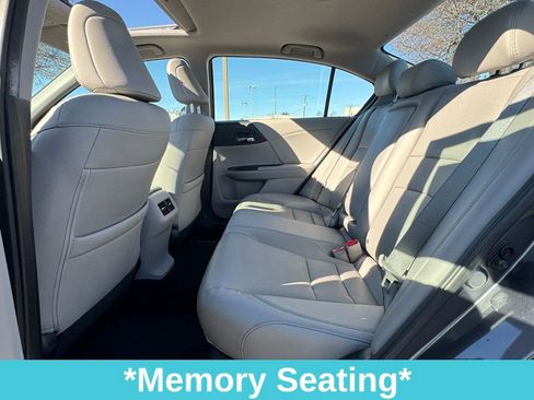 Used 2017 Honda Accord EX-L image 19