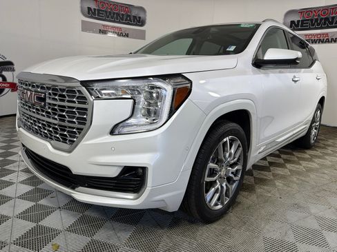Used 2022 GMC Terrain Denali w/ Denali Premium Package AWD/4WD image 9
