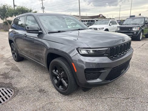 Used 2022 Jeep Grand Cherokee Altitude AWD/4WD image 1
