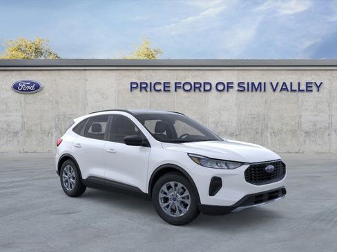 Used 2025 Ford Escape Active w/ Active Premium Tech Pack image 7