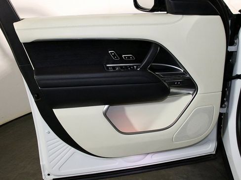 Used 2022 Land Rover Range Rover Long Wheelbase SE image 28