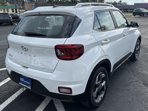 Used 2024 Hyundai Venue SEL FWD image 6
