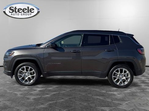 Used 2023 Jeep Compass Latitude image 2