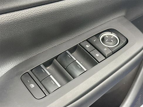 Used 2025 Toyota Prius Plug-In Hybrid image 29