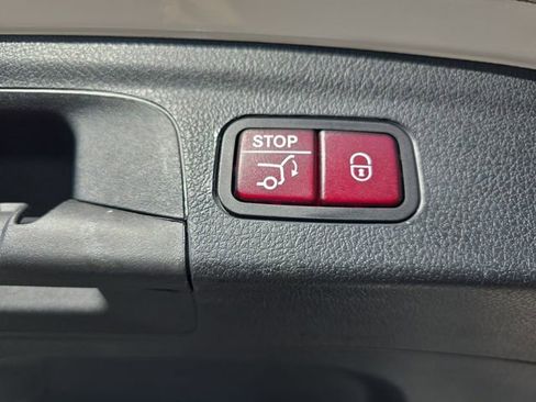 Used 2025 Mercedes-Benz GLE 450 4MATIC image 16