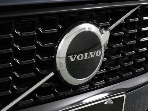 Certified 2023 Volvo S60 B5 Core image 27