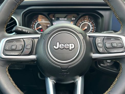 Used 2024 Jeep Wrangler Unlimited Sahara w/ Technology Group AWD/4WD image 31