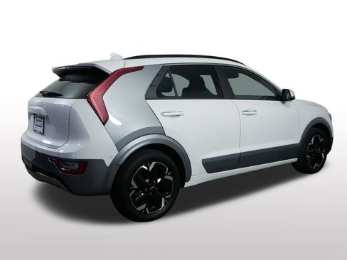 Used 2024 Kia Niro Wave w/ Wave Preserve Package FWD image 11