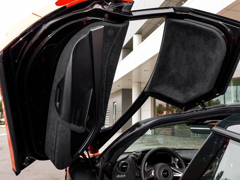 New 2026 McLaren 750S image 22