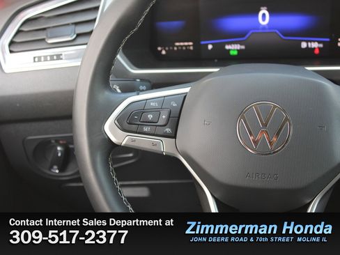 Used 2022 Volkswagen Tiguan SE image 12