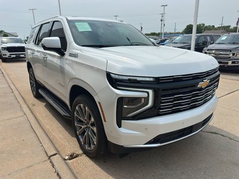 Used 2025 Chevrolet Tahoe High Country w/ Sun And Tow Package AWD/4WD image 8