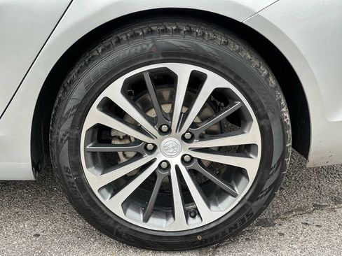 Used 2018 Buick Regal Essence image 28