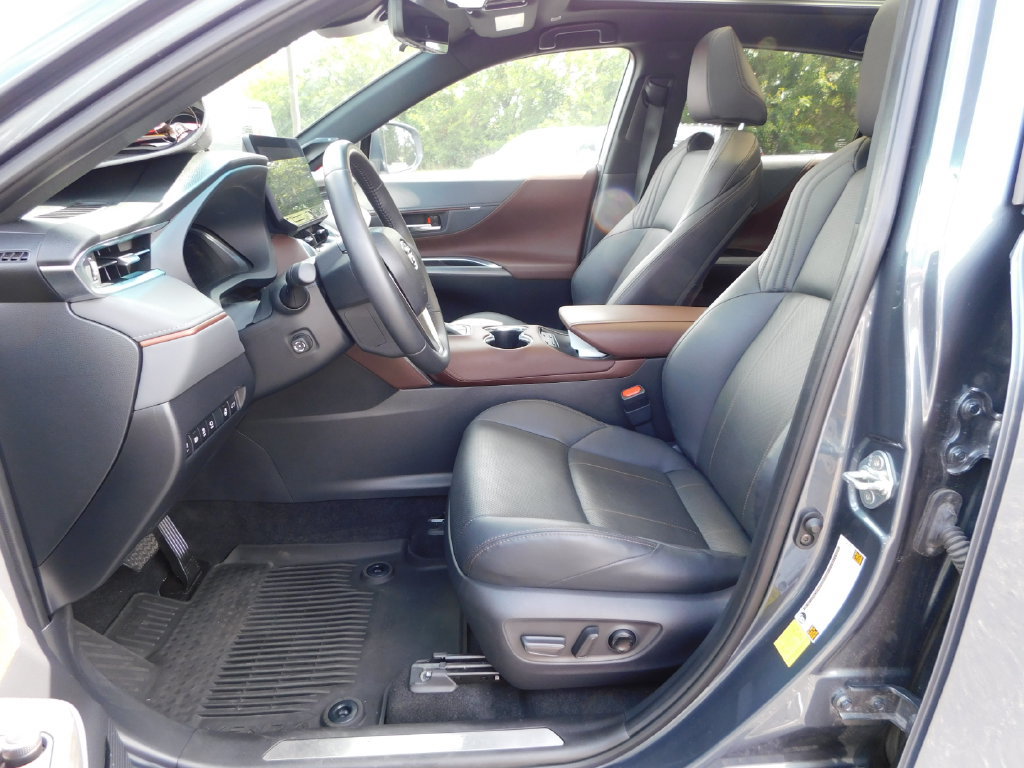 Used 2023 Toyota Venza Limited AWD/4WD image 13