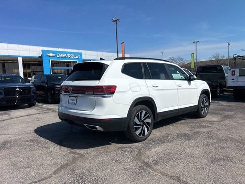 Used 2024 Volkswagen Atlas SE image 3