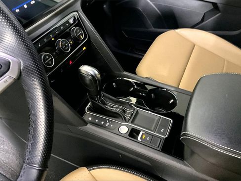 Used 2021 Volkswagen Atlas Cross Sport SEL R-Line image 13