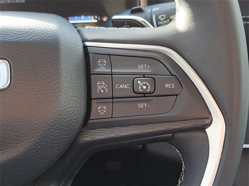 Used 2023 Jeep Grand Cherokee L Laredo image 18