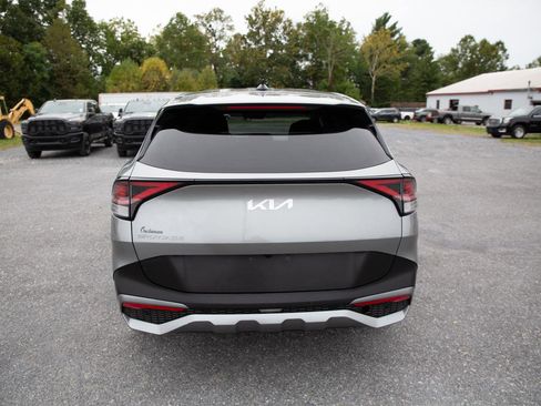 Used 2023 Kia Sportage LX image 4