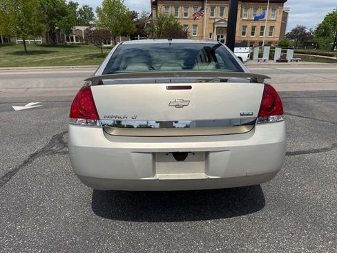 Used 2009 Chevrolet Impala LT w/ Luxury Edition Package FWD image 4