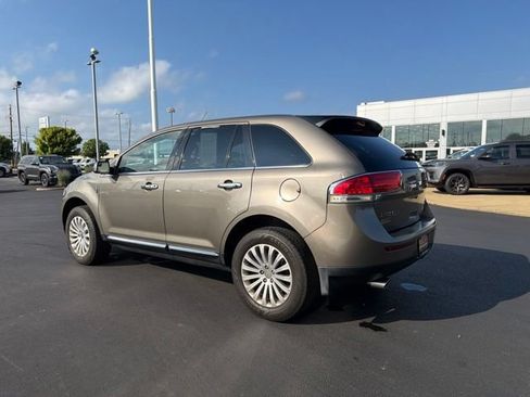 Used 2012 Lincoln MKX FWD image 5