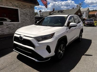 Used 2021 Toyota RAV4 SE w/ Weather & Moonroof Package