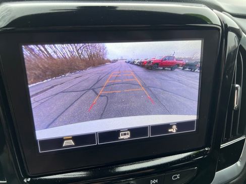 Used 2023 Chevrolet Traverse LT image 17