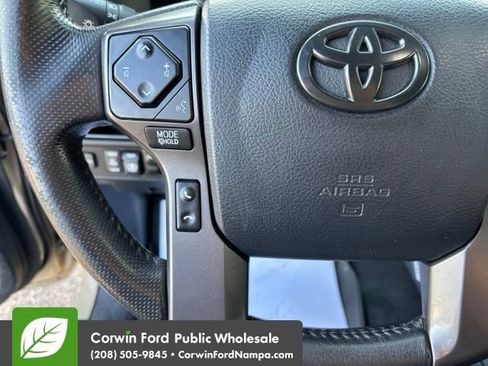 Used 2017 Toyota Tacoma TRD Off-Road w/ Premium & Technology Package AWD/4WD image 16