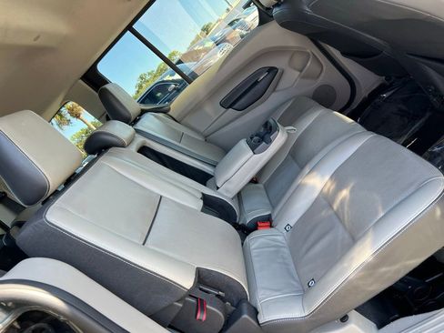 Used 2017 Ford Transit Connect XLT image 41