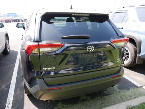 Used 2025 Toyota RAV4 XLE AWD/4WD image 7