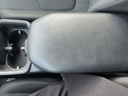 Used 2022 Toyota RAV4 LE image 17