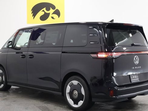 New 2025 Volkswagen ID. Buzz Pro S image 9