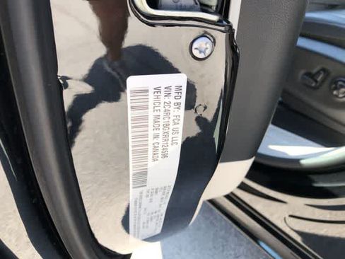 Certified 2024 Chrysler Pacifica Touring-L FWD image 29