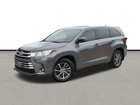 Used 2018 Toyota Highlander XLE FWD image 1