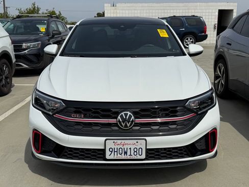 Used 2023 Volkswagen Jetta GLI Autobahn image 3