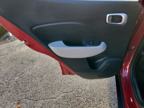Used 2025 Hyundai Venue SEL FWD image 16
