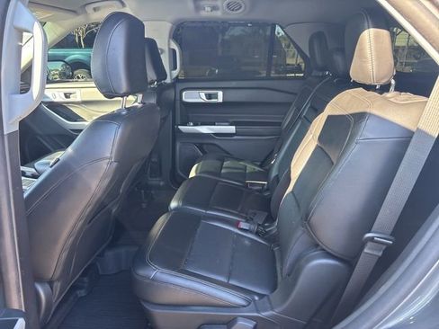 Used 2022 Ford Explorer Limited w/ Equipment Group 301A image 10