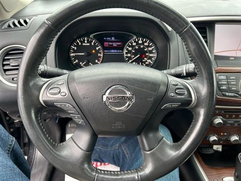 Used 2018 Nissan Pathfinder Platinum image 31